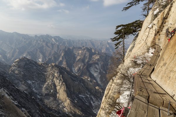 世界一危ないトレッキング ーー 華山(中国) – Free Travel Inc.