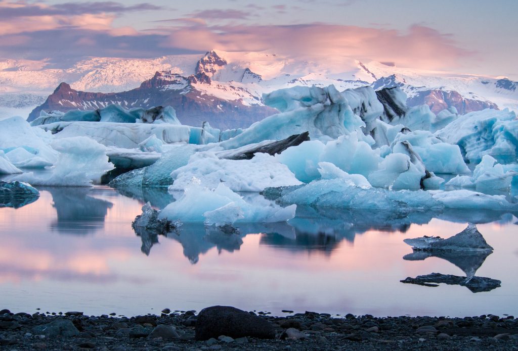 火山と氷河のコラボ アイスランド Free Travel Inc